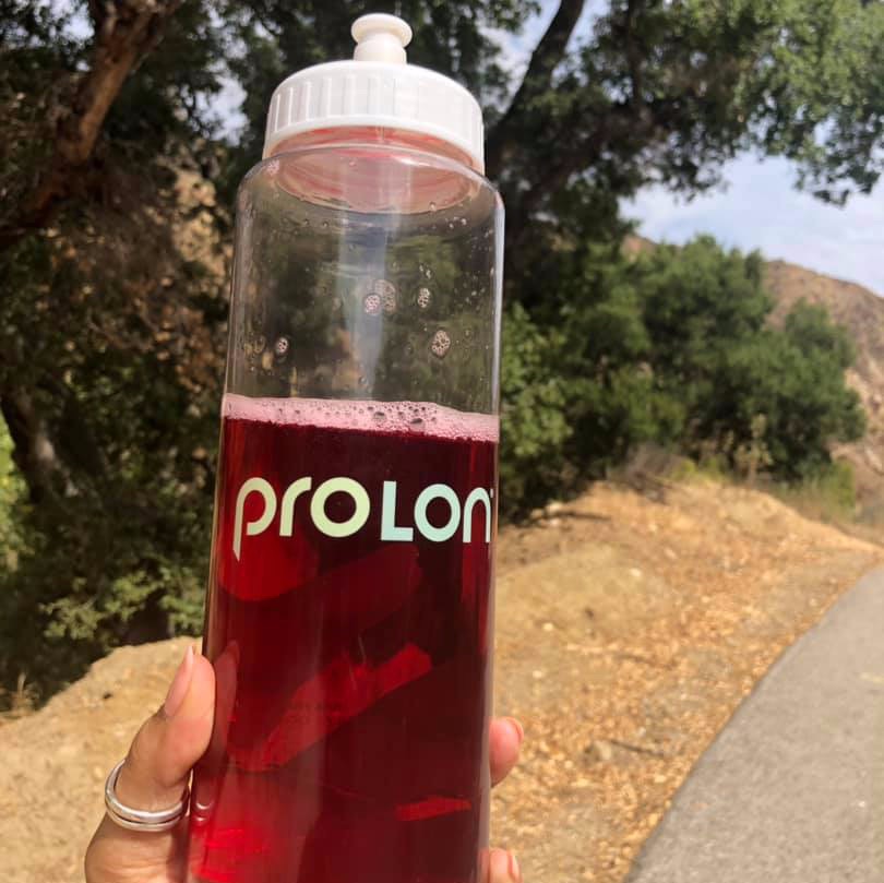 prolonfmd's tweet photo. #FastingTip Keep your mind and body busy during the fast. If safe, consider going for a short walk to get grounded and be out in nature. The hibiscus tea makes for an excellent and colorful companion 🌺👌🏼. 📷: Ericka Martinez. #ProLonFMD https://t.co/cf00YpYoGV