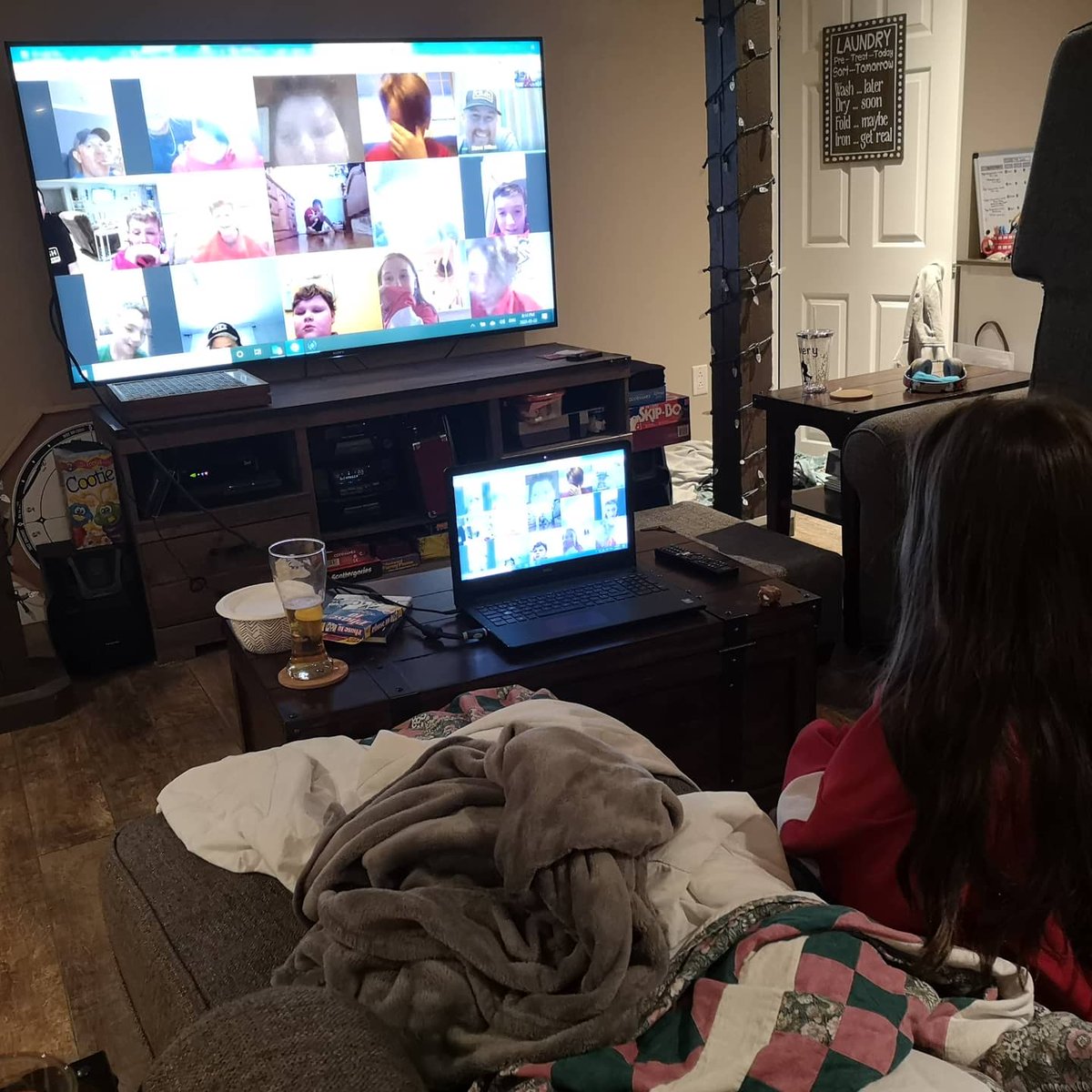 MajorCrystal's tweet photo. Team chats as a part of Hockey NL Social weekend. We sure miss our hockey families. Deer Lake Atom A &amp; Deer Lake Female U12. #HockeyNLSocial  #MakeHockeyMore @HkyNL https://t.co/oMi0dGUgHP