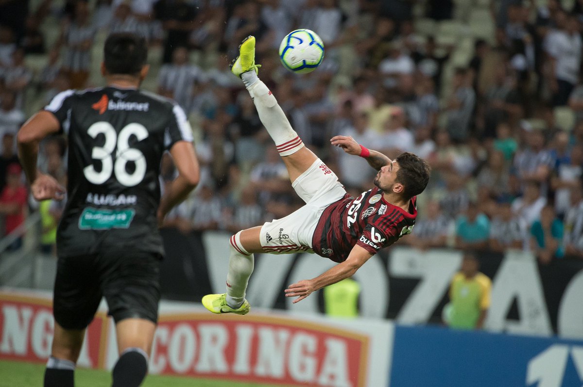 Flamengo's tweet photo. Como o Campeonato Brasileiro 2020 não pôde começar hoje, deixamos aqui algumas imagens marcantes do Brasileirão do ano passado! 🤪

📸 Alexandre Vidal e Marcelo Cortes / CRF https://t.co/nQWtwYRLp9