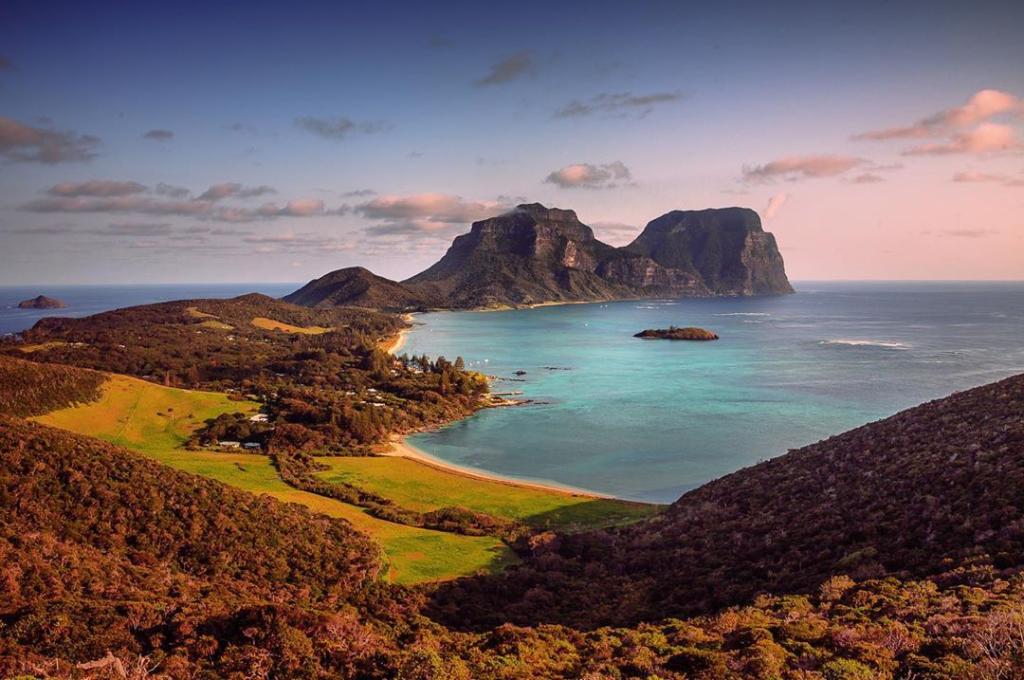 Feast your eyes upon the paradise that is @LordHoweIsland. It doesn't get any more pristine than this. 🌴

📸 IG/tilburyphoto
