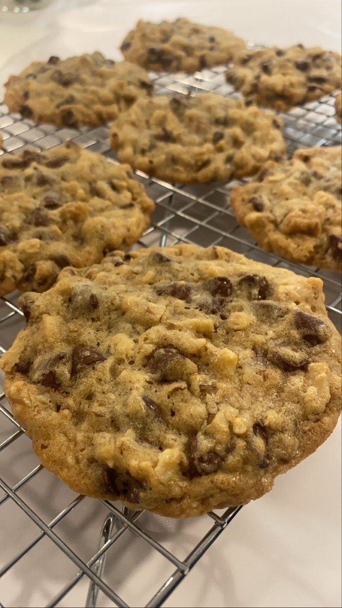 haqs09's tweet photo. Made the @DoubleTree chocolate chip cookies! #hilton #chocolatechipcookies #doubletreehotel https://t.co/SUMiDxq59q