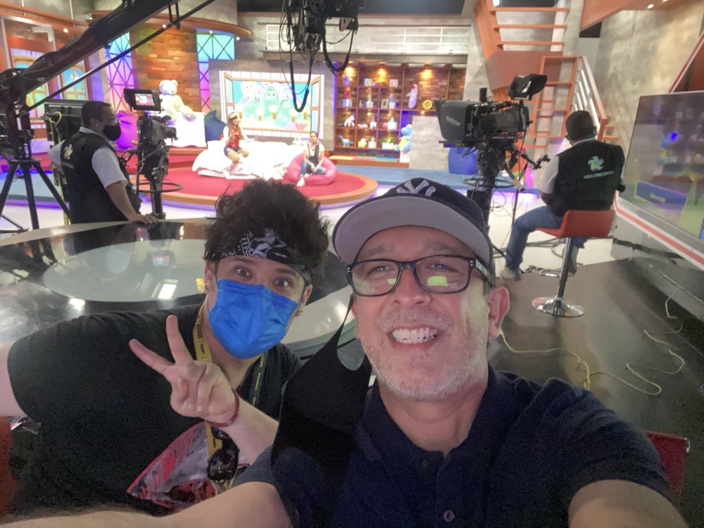 delarosalozano's tweet photo. Grande amigos #JuntosEnCasaPorEl6 vía canal 6 @nicotronick @ArelyTellez @Marinadelagarza https://t.co/LTpGAoLsEQ