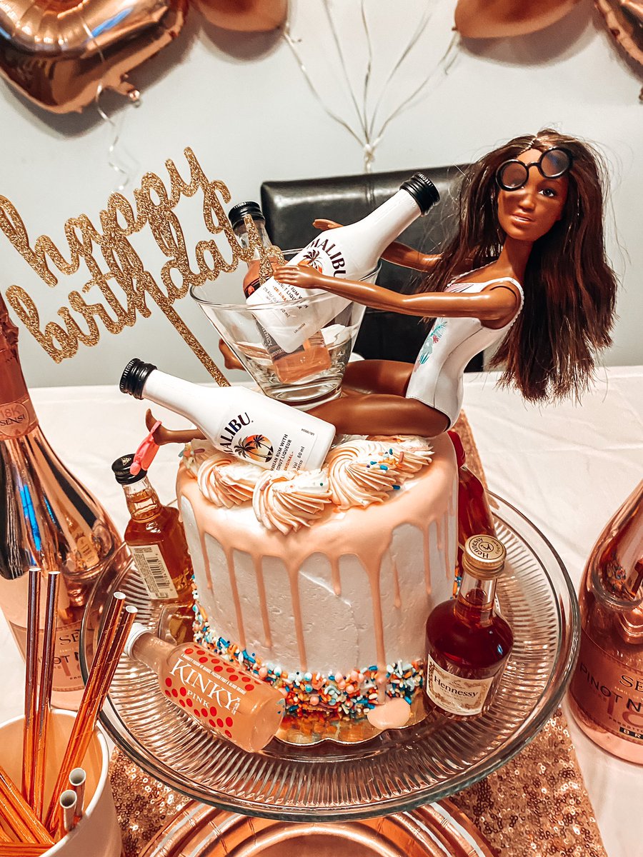 xosnazzyjazzyox's tweet image. Ok officially might be the best birthday I’ve ever had ! #drunkbarbiecake for the win 🙌🏾😭💃🏾