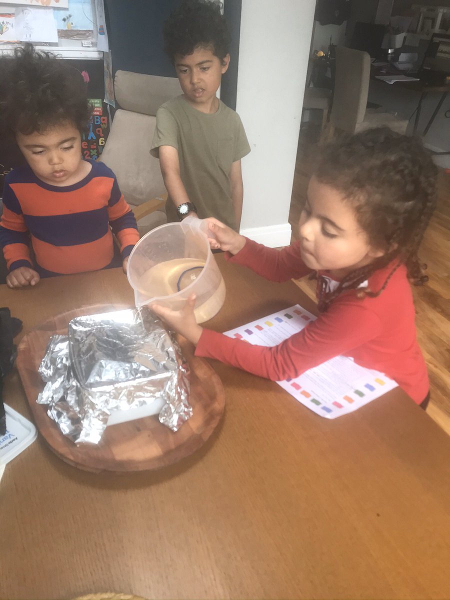 Candy_w_'s tweet photo. @SPBPrimary Jasmine Bufton Y1 and her brothers Gabriel (y3) and Theo all enjoying getting involved in the materials project. The tea towel and the water did not mix 😊 https://t.co/02VZPcj4Ya