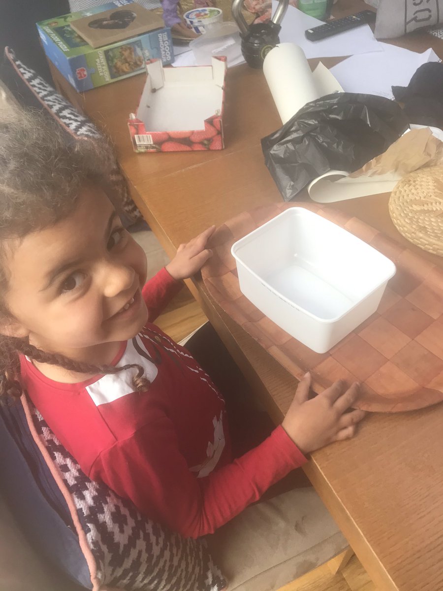 Candy_w_'s tweet photo. @SPBPrimary Jasmine Bufton Y1 and her brothers Gabriel (y3) and Theo all enjoying getting involved in the materials project. The tea towel and the water did not mix 😊 https://t.co/02VZPcj4Ya
