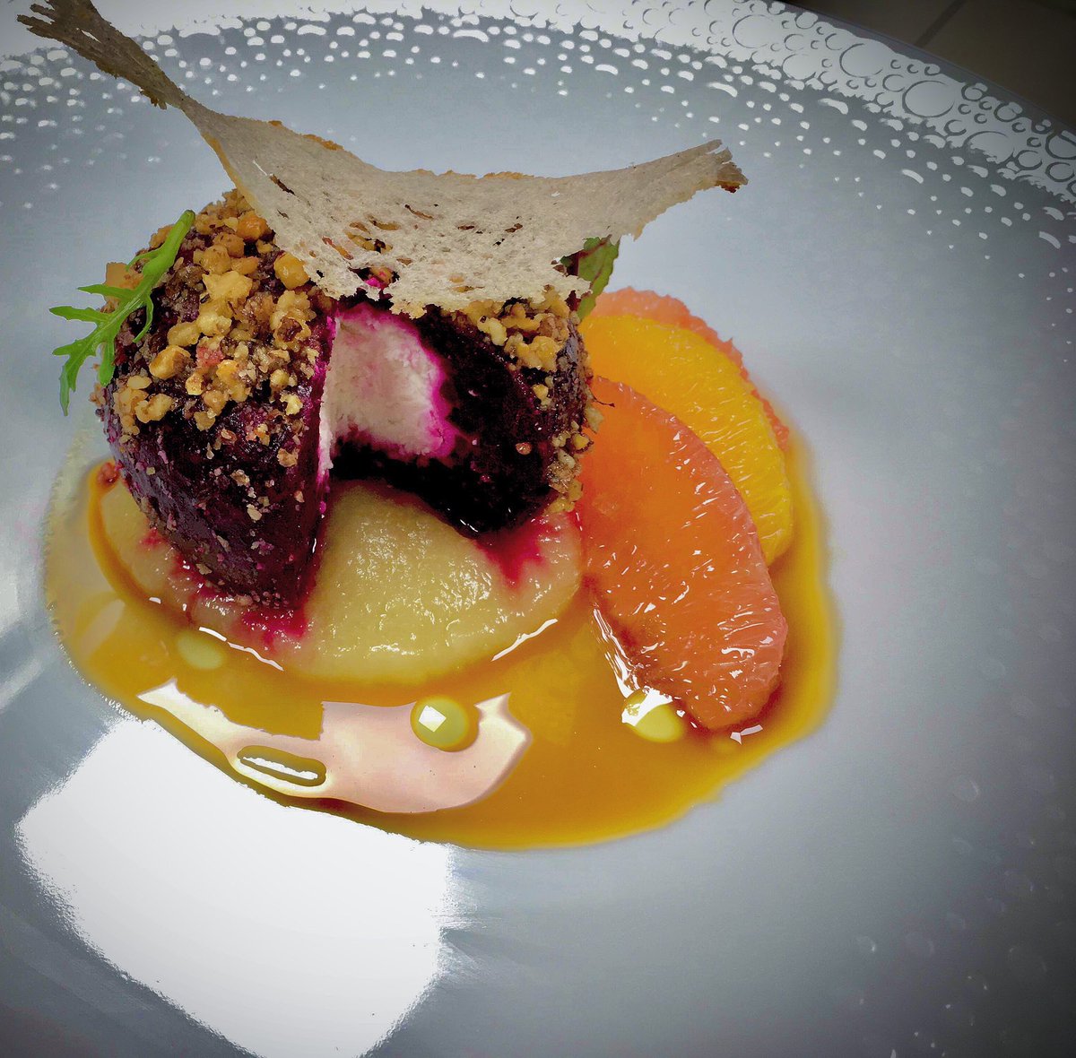 TziovarasDim's tweet photo. #Grilled #Beetroot / #Hazel / #GoatCheese / #Pear / #Citrus #tziovarasdimitris https://t.co/hRax6eV1UA
