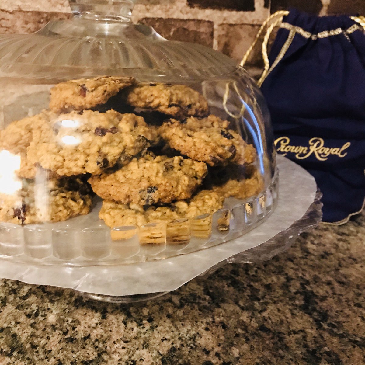 AzaleaMusic's tweet photo. Some days are for baking.
#Azalea #Azaleana #AzaleaMusic #AzaleaHamont #StayHomeTogether #AzaleaBakes #VeganCookies #COVID19Passtimes #OatmealCranChocChip Recipe adapted from @sallysbakeblog https://t.co/CYqHlvCEEz