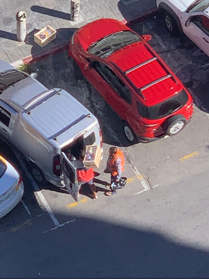 LahitteCarlos's tweet photo. ✅Adeom denuncia irregularidades en adjudicación de canastas.
Ya no tienen escrúpulos. El Intendente Di Candia, con la plata de todos nosotros, hace ayudas pensando en sus amigos y no en los más vulnerables.  Fotos donde sus amigos, familiares y compañeros políticos las cargan https://t.co/2fSM5QS2KN