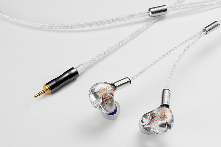 FUJIYAAVIC's tweet photo. フジヤエービック、春のヘッドフォン祭2020展示会に出品を予定していたイヤホン"ORB CF-IEM Stella"の受注を5/2より開始。1BAのCF-IEMに対しStellaは2BA構成となりレンジが拡大。6種類のプラグと3種類のケーブルの組合せからオーダー。 #orbhighend #cfiemstella #cfiem https://t.co/FrE8pdDxKl https://t.co/C6o1Rgk7OD