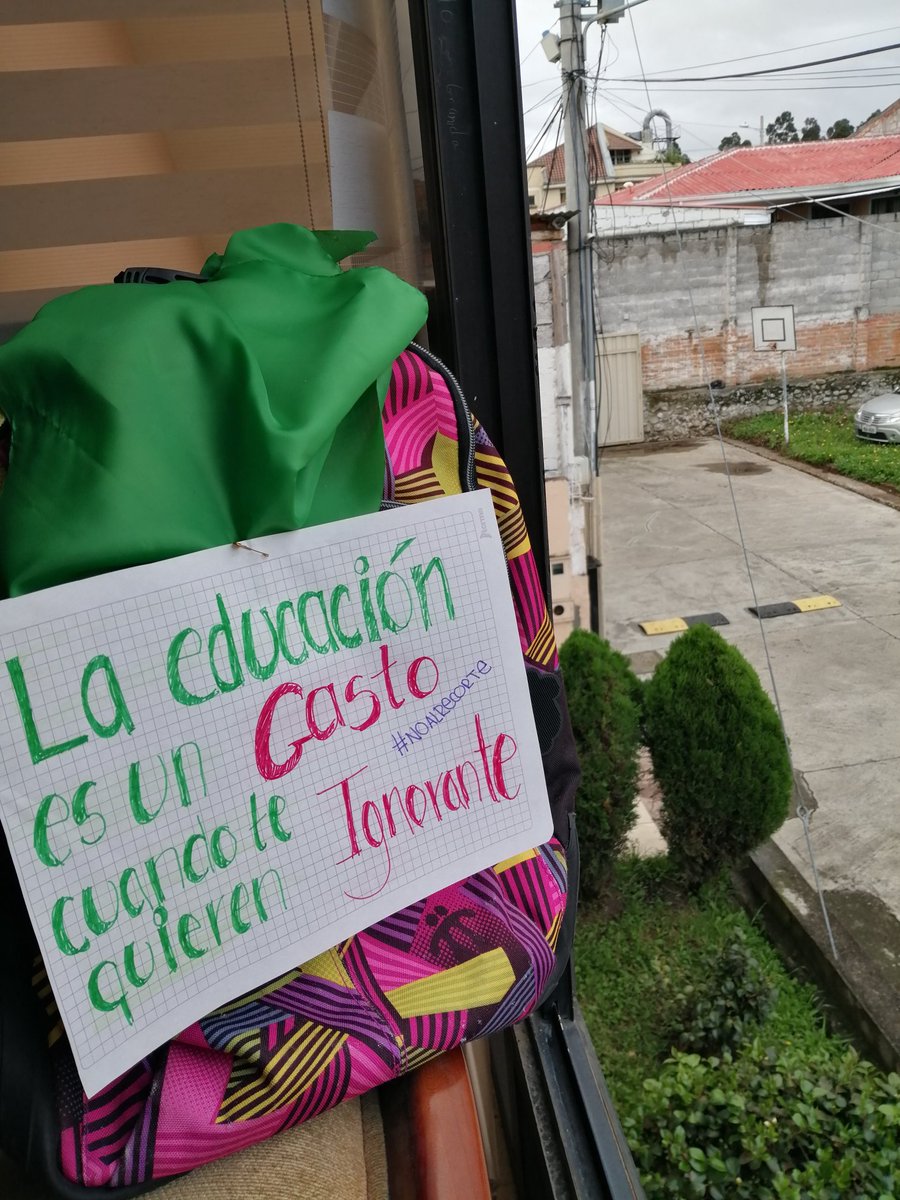 Andre28Andrade's tweet photo. Mi nombre es Andrea Andrade, estudio Ingeniería en Sistemas en la Universidad de Cuenca. Hoy me enteré del recorte del presupuesto de la educación pública. No queremos que la crisis se pague con nuestros sueños y futuro.
#NOalRecorte
#GraciasFMI mi educación pagará tu deuda. https://t.co/eGh33waaRB