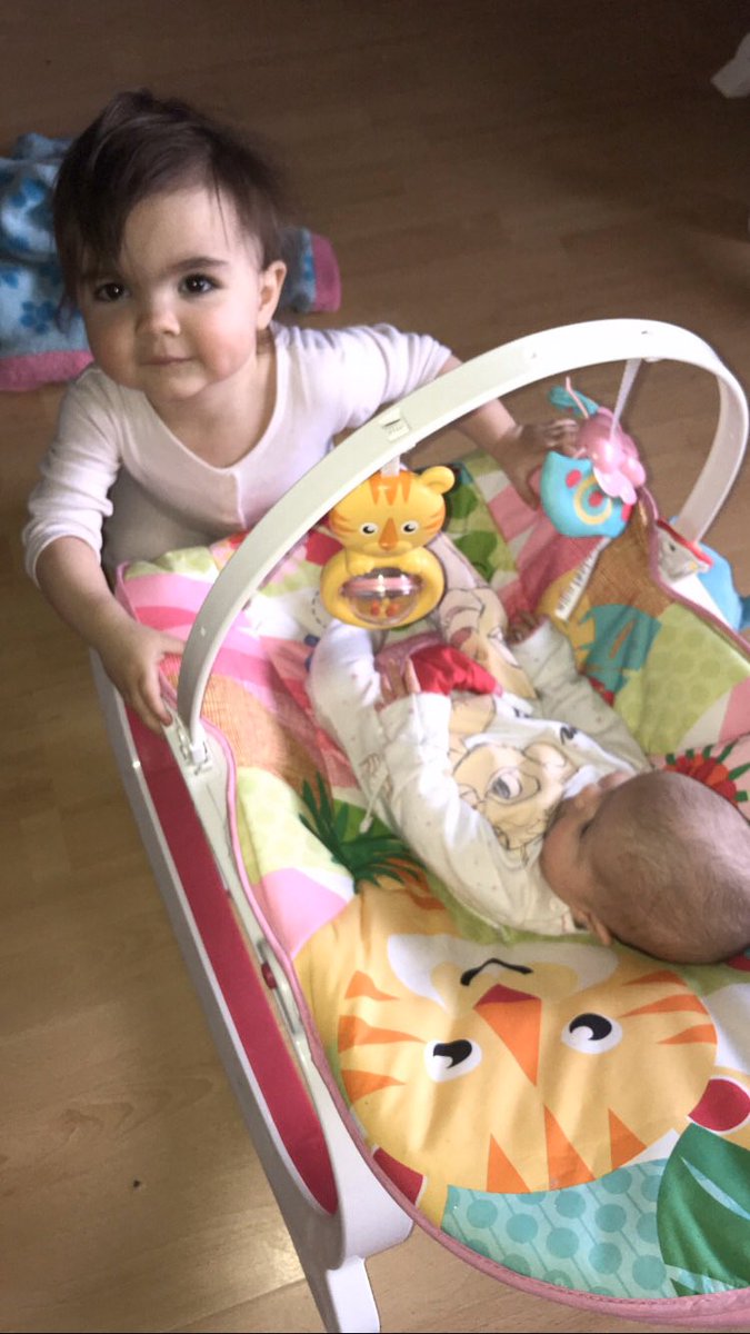 cj60997's tweet photo. My Karsyn Annie &amp; Sofia💚🌸🌸 https://t.co/BsEv2PGOC2