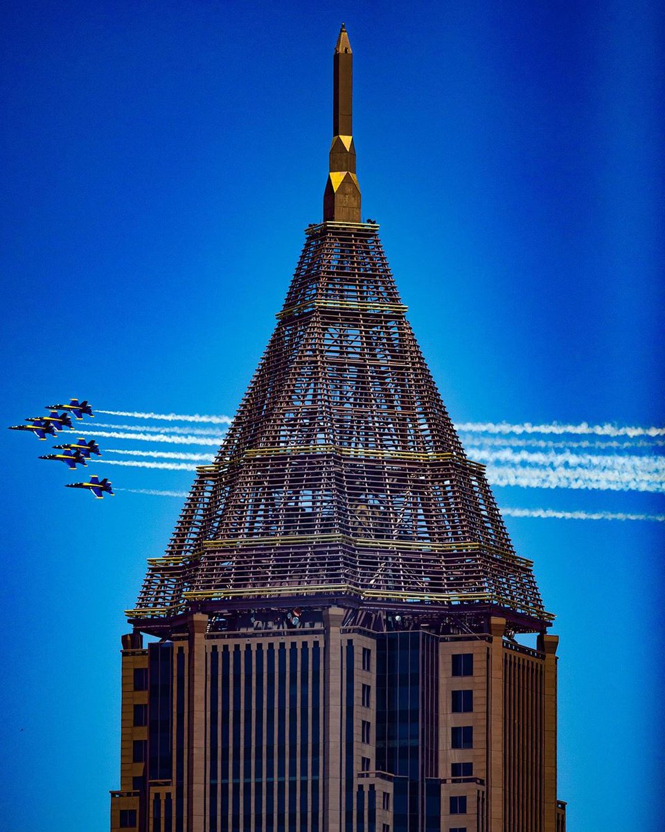ATLNewsFirst's tweet photo. Stunning shot of today's Blue Angels and Thunderbirds #Atlanta flyover 😍 Photo Courtesy: Mike Zarrilli | https://t.co/Ls4OpdLqA9 https://t.co/XaO3CT9ozD