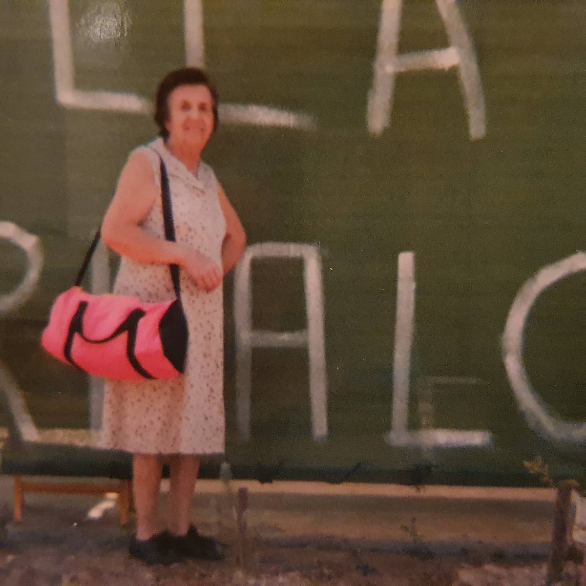 Felicidades, matriarca de la familia Amador 😘, no importa las personas que conozcas a lo largo del tiempo, siempre serás única. #diadelamadre #dia #unica #abuela #madre #family #memories #art #sevilla #photo #photographer #photography #spring #S10