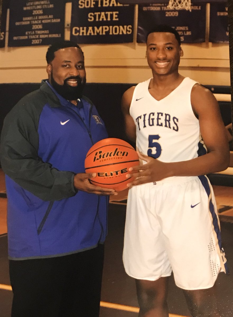 kadenpierre5's tweet photo. Thank you for the unconditional love, it hurts knowing I couldn’t be there with you through it all but God makes no mistakes, he brought home a true King today, love you and will always love you, till we meet again 🕊❤️ https://t.co/2sinE8KlAy
