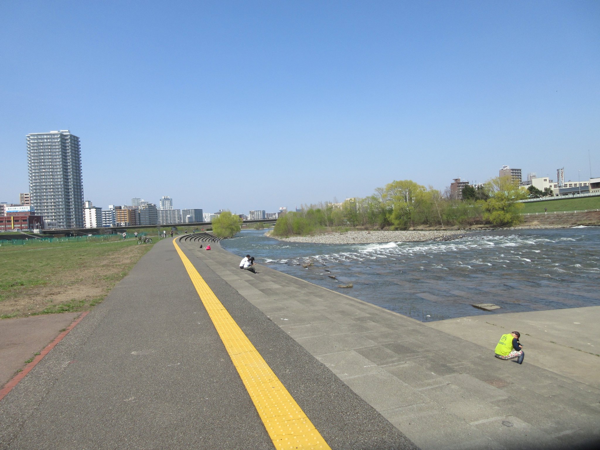 Kawaitomoko 北海道のトレンドに 豊平川河川敷 が上がっていた 豊平橋周辺の河川敷でバーベキューを楽しむグループが密状態を作っていたようで 道民らしいといえば道民らしい それを厳しく批判する人もいてむにゃむにゃ 豊平橋から Kawaitomoko 北海道のトレンドに 豊平川河川敷 が上がっていた 豊平橋周辺の河川敷でバーベキューを楽しむグループが密状態を作っていたようで 道民らしいといえば道民らしい それを厳しく批判する人もいてむにゃむにゃ 豊平橋から