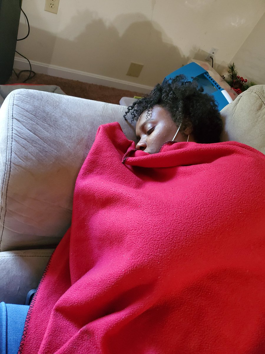 BooTutt71's tweet image. All that food gave them the itis! #FrontYardCookout