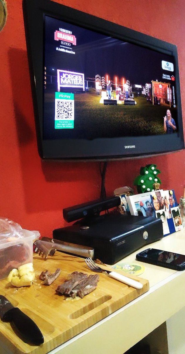_anaaugusto's tweet photo. Live do @jorgeemateus 
Churrasco, só faltou a geladeira da @BrahmaCerveja com a duplo malte pra ser 10/10 
#JeMBrhamaLive https://t.co/t6OW4HUip8