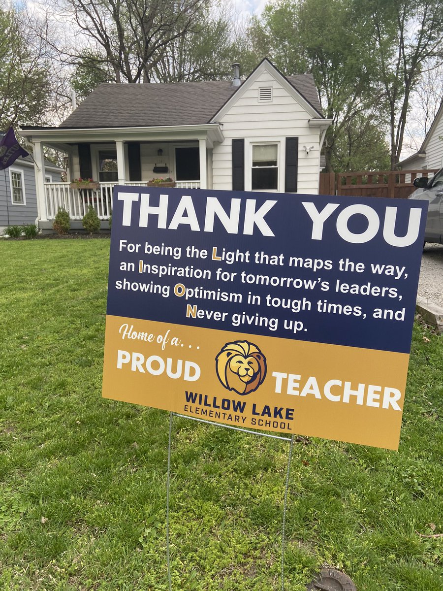 BusyMrsBaker's tweet photo. I found a fun surprise in the yard! @WillowLakeElem is the best! https://t.co/iCi23ZRgYh