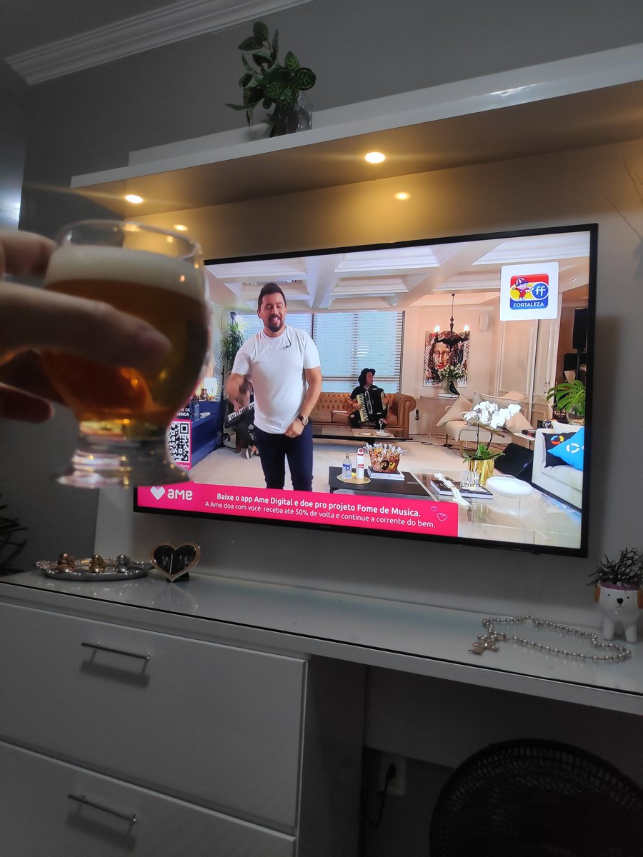 #SkolNoModoXandAviao  
Meu amigo Xande gostaria de ouvir a música " gente feliz não se incomoda com os outros " 
Forte abraço sou seu fã 
Saudades do aviões fantasy 

Mande abraço para Pará