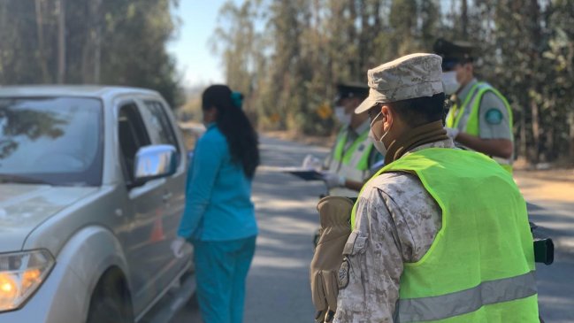 Cooperativa's tweet photo. Mascarillas, cuarentenas y cordones sanitarios: Las comunas de la Región de O'Higgins con restricciones por Covid-19 #CooperativaRegiones https://t.co/YRUGbxqZNu https://t.co/CJkU3qimeq
