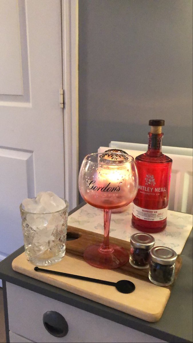 Was too cold in the garden this evening so resorted to the lounge 🤣, Night my lovelies 🥰