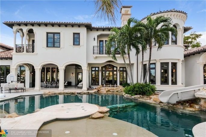 buywithbruch's tweet photo. Love this show! But, it is totally like a #realtor 2 b thinking, "What were their homes like?!" Enjoy this little walk thru real estate history! #realtorfun #lastdance #michaeljordan #scottiepippen #ChicagoBulls #ballermansions #buywithbruch #listwithliz https://t.co/rcCckSzmNG https://t.co/hAV5AD8aPB