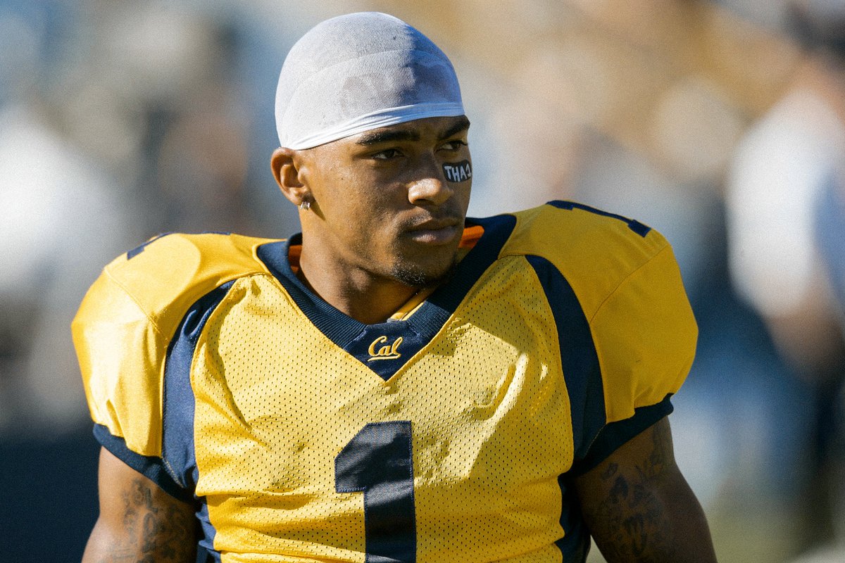 CalFootball's tweet photo. Don't mess with this WR group! 

#CALvsUT2007 https://t.co/QZ4s7hXIAI