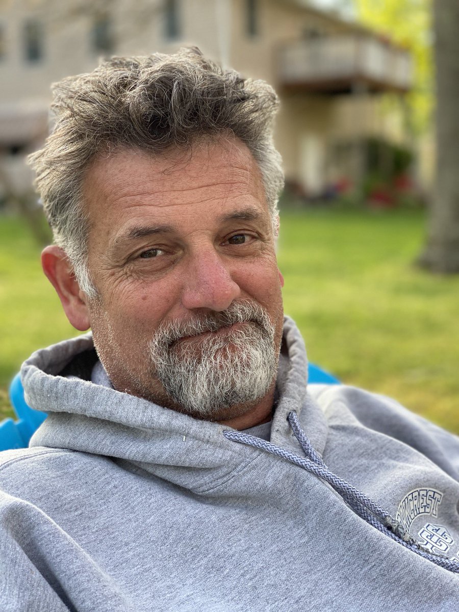 lorrainerick's tweet image. Covid hair he don’t care