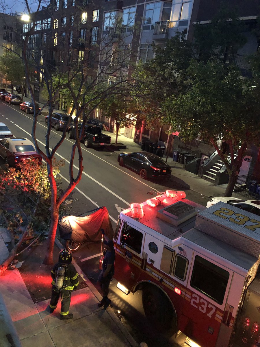 iheartprada's tweet photo. I pay a fortune in taxes- Federal, New York State and New York City. @NYGovCuomo @NYCMayor they’re here at least once a week for no apparent reason- why not move the huge branch that broke a week ago?! Not a public service if you don’t actually do anything!! https://t.co/rdpfZWPZWc