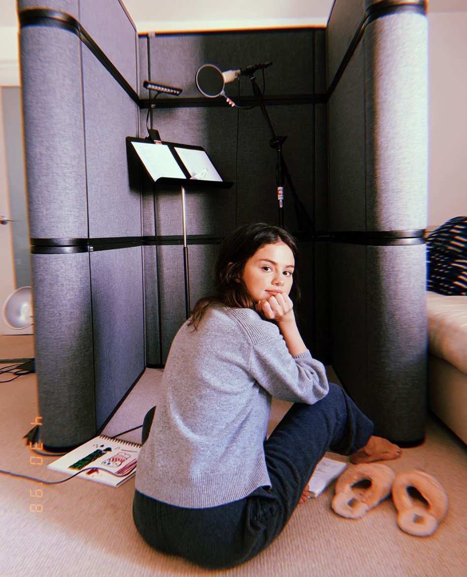 SleighGroup's tweet photo. Fabulous @Selenagomez has the right idea.
#slay at #workingfromhome like Selena and check out our tips for a #makeshiftstudio https://t.co/F123LROWY8
Instagram photo by
@selenagomez
https://t.co/wsj5DFjVVA… #selenagomez #voiceartists #athomestudio #hardworking #keepworking https://t.co/t5Qv2xoaLr