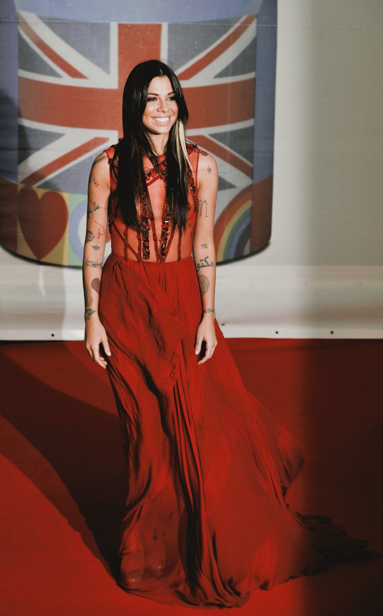 bestofperri's tweet photo. choose one dress https://t.co/fOlJvIwFwI