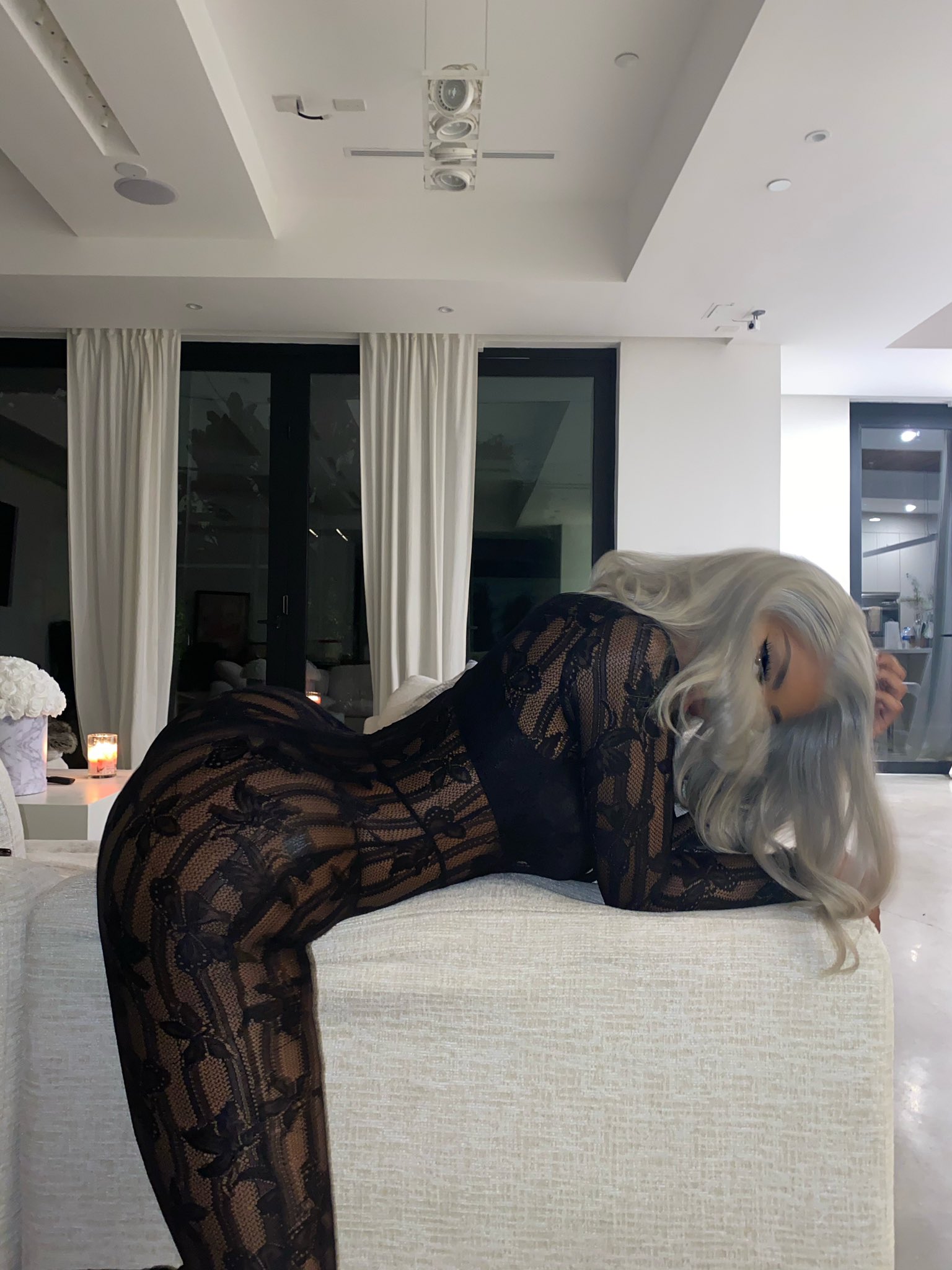 2 pic. 😈 https://t.co/b4xkrgMA8O