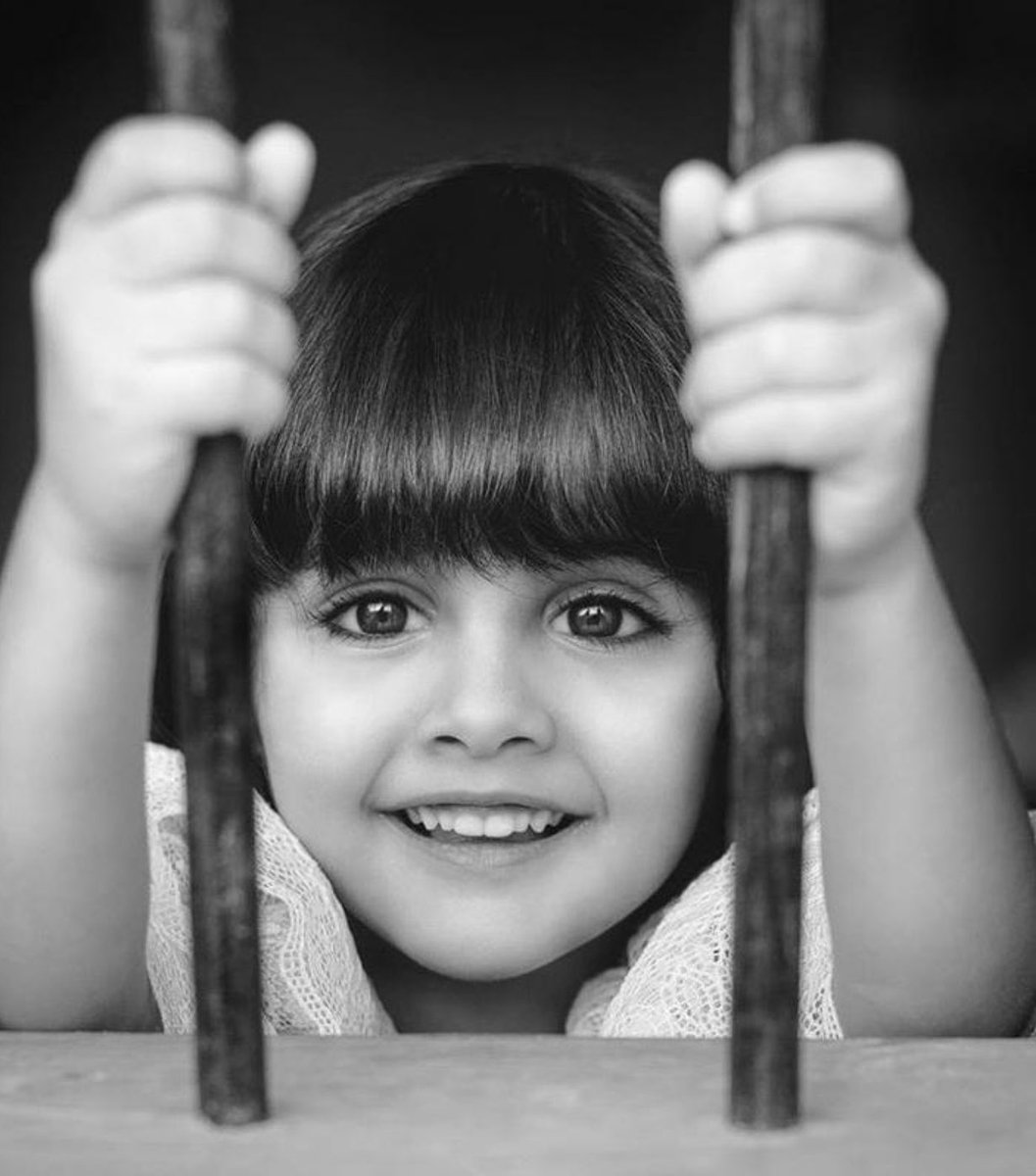 ㅤ

📯📮

ليس كُل غيابٍ جفاء، ولا كُل ابتعادٍ قطيعة،
فكم من غيابٍ لم يكن إلا حضور، 
وكم من بُعدٍ كان شكلاً من أشكال القُرب
إنما هو تقارب القلوب والأرواح،
التي لا تتأثر بالأماكن والمسافات والظروف..

    #السلطااٰاٰنھ✨🌙