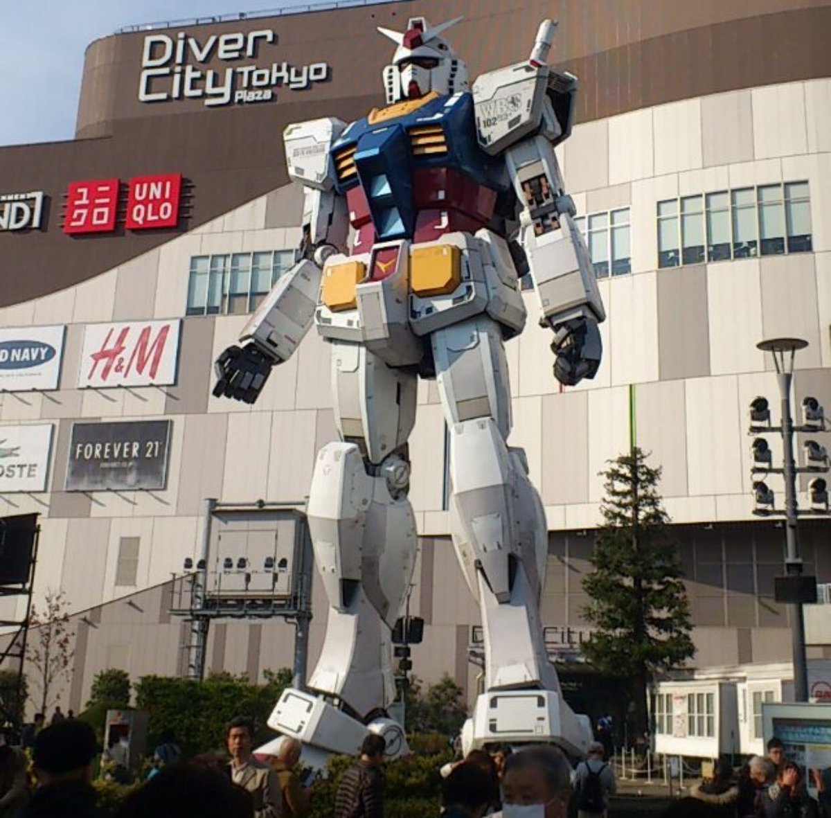 the_japan's tweet image. The first #GundamRobot in #OdaibaTokyo and the newer one that&apos;s there now