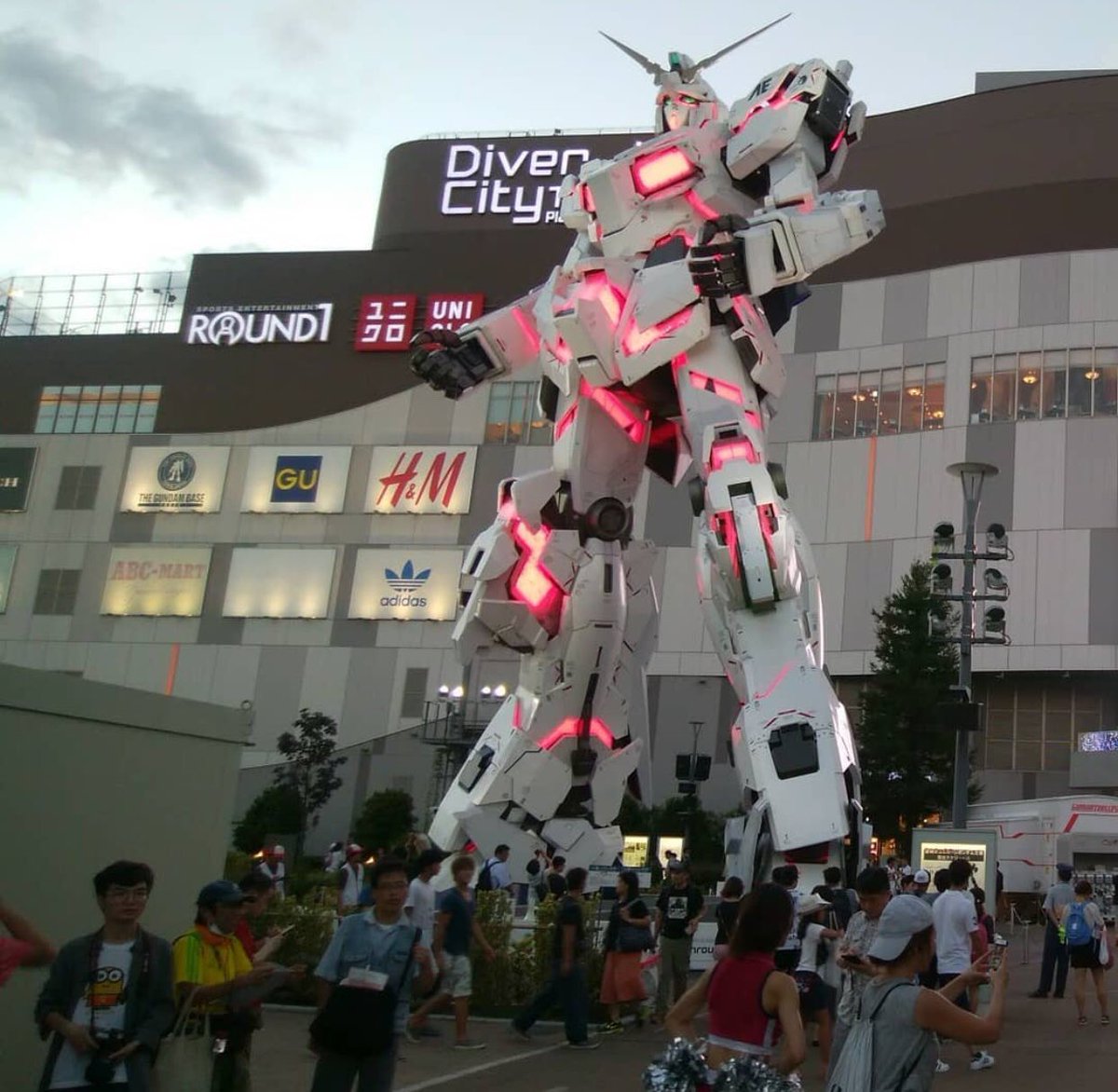 the_japan's tweet image. The first #GundamRobot in #OdaibaTokyo and the newer one that&apos;s there now