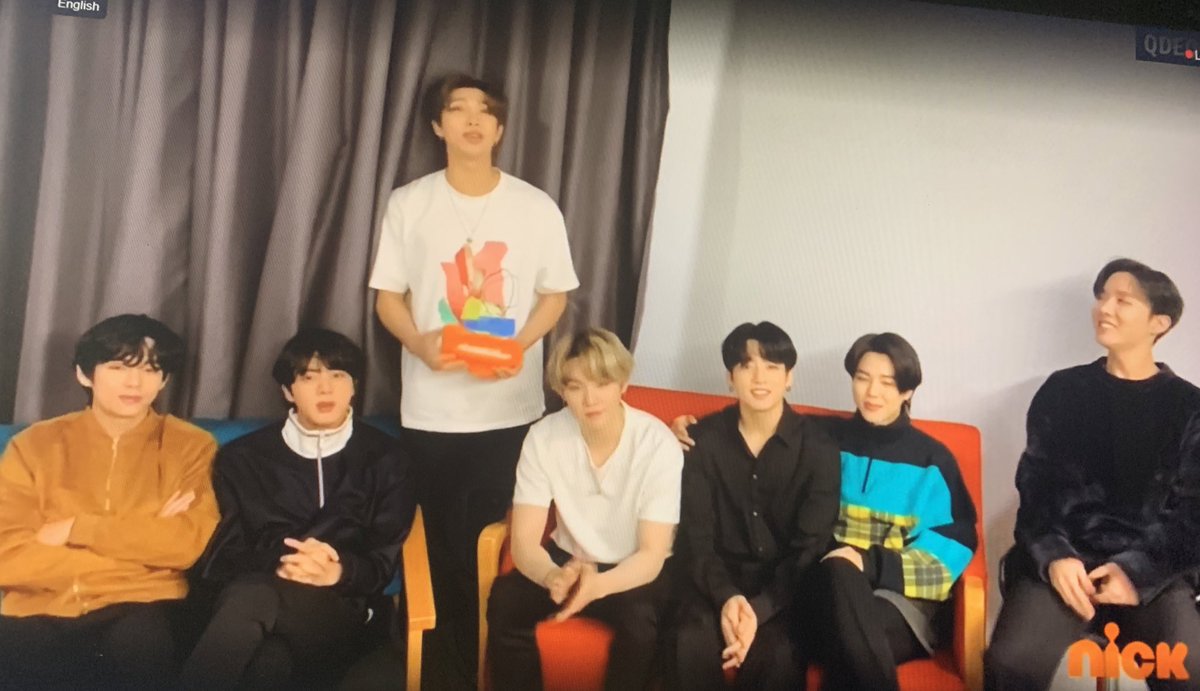 btlinnie's tweet photo. I mean, it was kinda obvious but CONGRATS @BTS_twt on #BestMusicGroup in the #KCA2020 !! We are always proud hehe 💜

also @nikkekeke is queen for this stream 🤧🖐🏻 https://t.co/PYaFw1fWQt