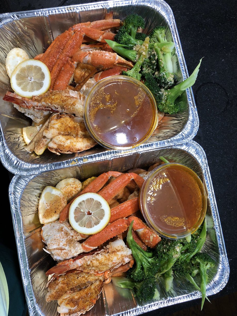 AmeerNatson's tweet photo. Today I did a thing! A local hospital contacted my catering company @freshchefonline and asked the cost to prepare an amazing seafood spread for a group of 10+ Dr.’s... I immediately responded $0.00 and we delivered the seafood spread! @chefjoseandres #FrontLineHeroes https://t.co/KHF8vur4jF