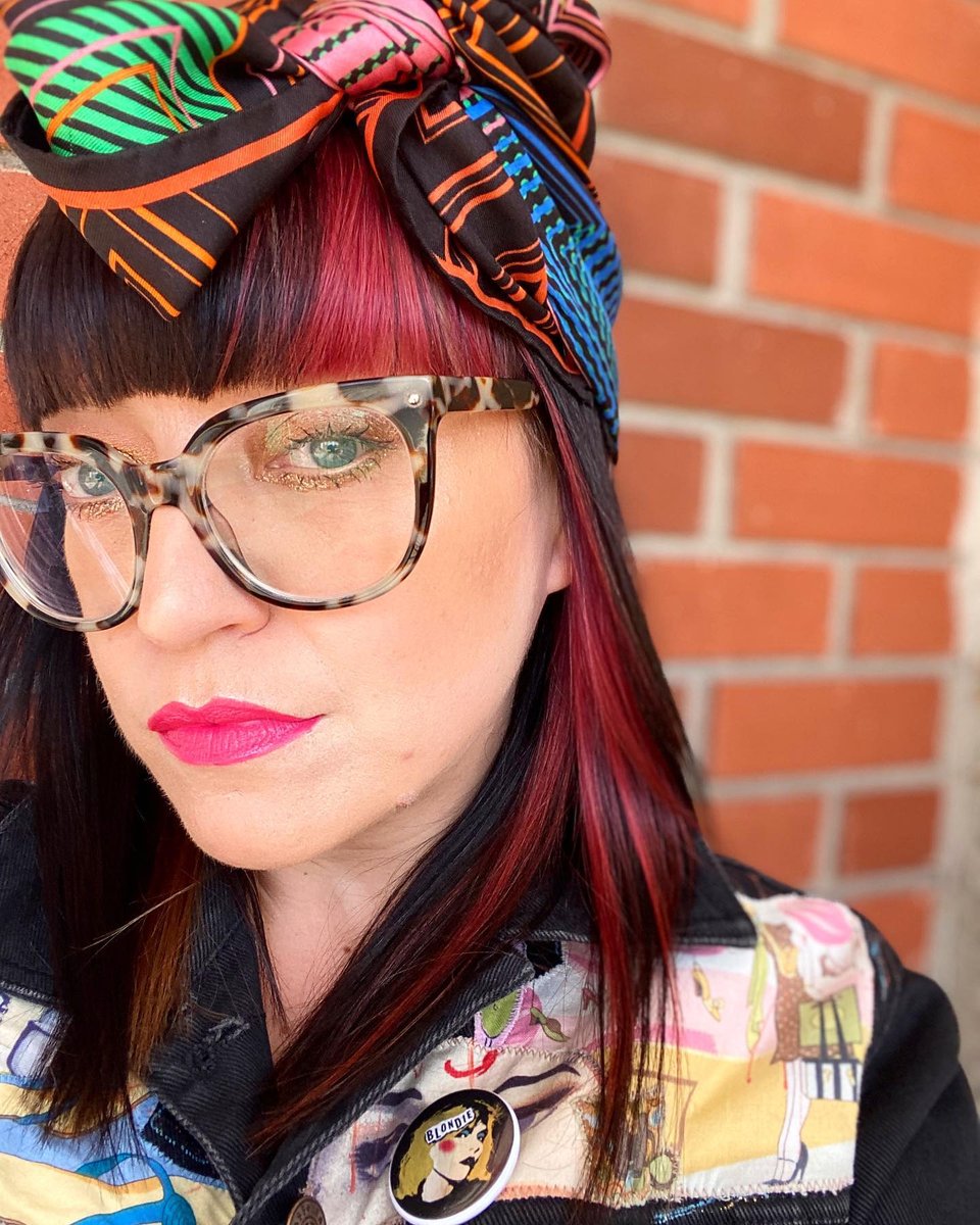 redbloomsalon's tweet image. @aldonabcreative has been serving up some amazing scarf looks over on @stylesquaredstylists ❤️ So go check them out, especially if you are looking for creative ways to cover up your #RedBloomRoots 😉
#RedBloomInRealLife