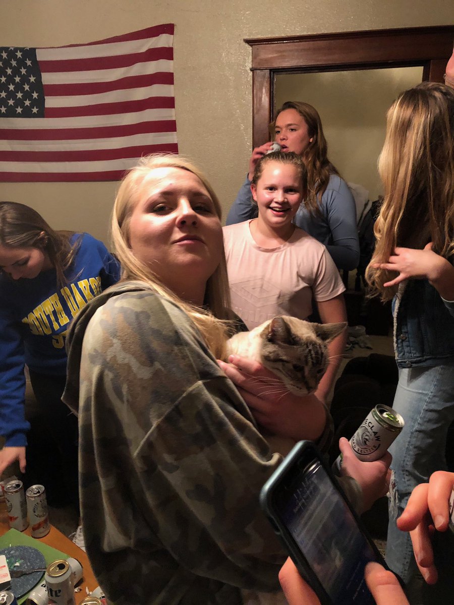 The number one reason I miss Grand Forks <a href="/haileylynnb14/">Hailey Braegelman</a> so much going on in this picture. Best. Party. Ever.