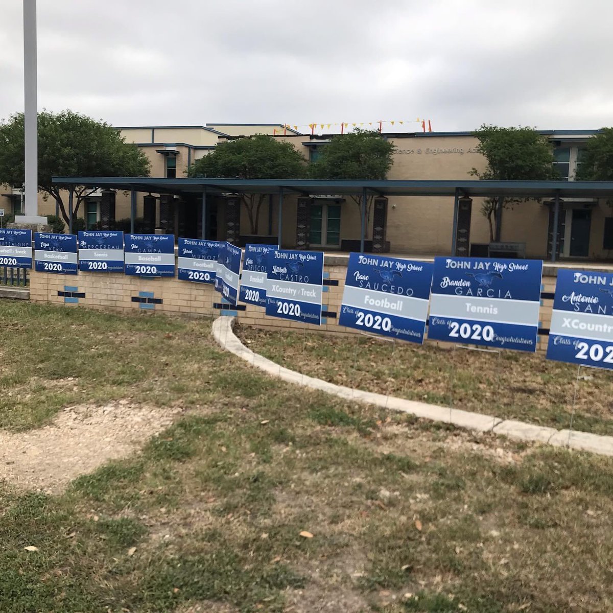 JohnJSHS_DAyala's tweet photo. Heck yeah! This is what I’m talking about!! Jays Up Mustangs! 👆🏼💙👆🏼💙👆🏼💙👆🏼💙👆🏼@jjhstuco @BigDoza51 @JJMustangSB @JJHS_JOURNALISM @VolleyballJjhs @career_jay @NISDJaySEA @texasteacher68 @garygutierrez68 @JayMustangFB https://t.co/0vhmRDaVeB