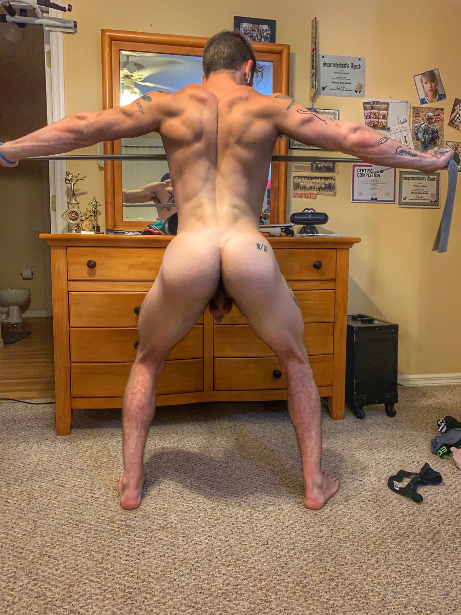 nickmilaniXXX's tweet photo. Naked workouts 👌🏻 https://t.co/pyLBvggF8s