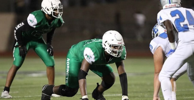 How did 6-foot-8 San Diego athlete Isaiah World (@zaydakid2016) react to receiving his first major conference offer from Arizona State’s <a href="/AntonioPierce/">Antonio Pierce</a>?

“I was happy, but I had to be calm because he was on the phone with me.”

247sports.com/college/arizon…