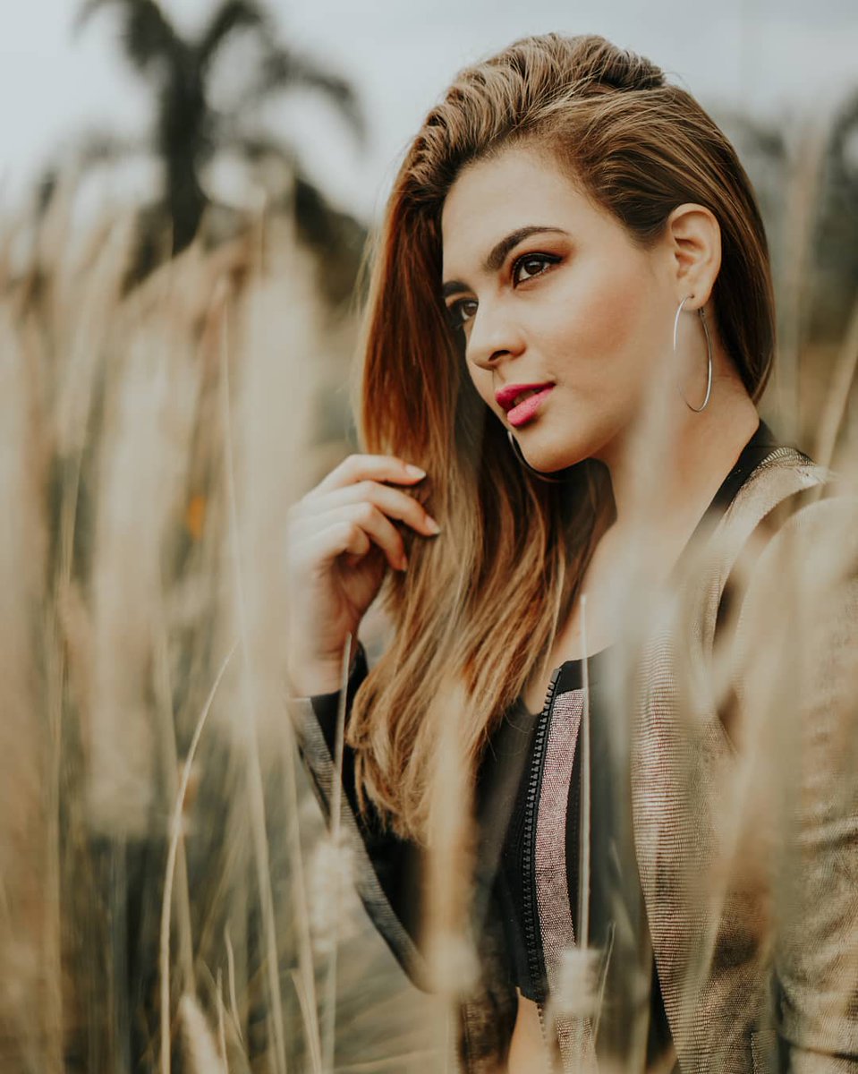 Ya estamos en vivo con <a href="/LizaDivine/">Liza Divine</a> en facebook.com/istmo/live