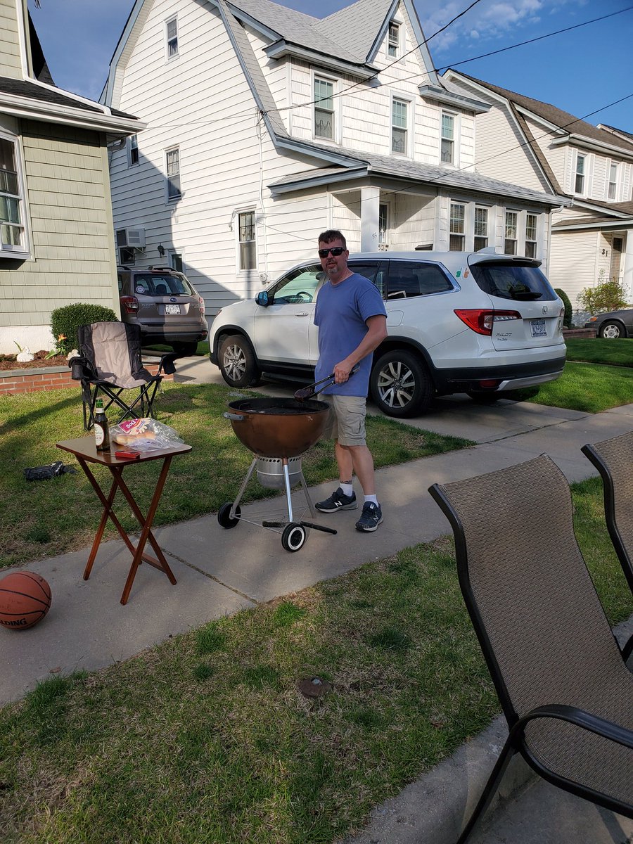 mjb15577372's tweet photo. #FrontYardCookout https://t.co/MWdO2TvJc3