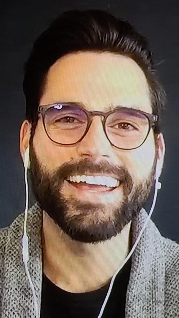 ThePaulofSF's tweet photo. Just curious... how much hair product IS @DrewTumaABC7  actually using? https://t.co/VLsoyLP582