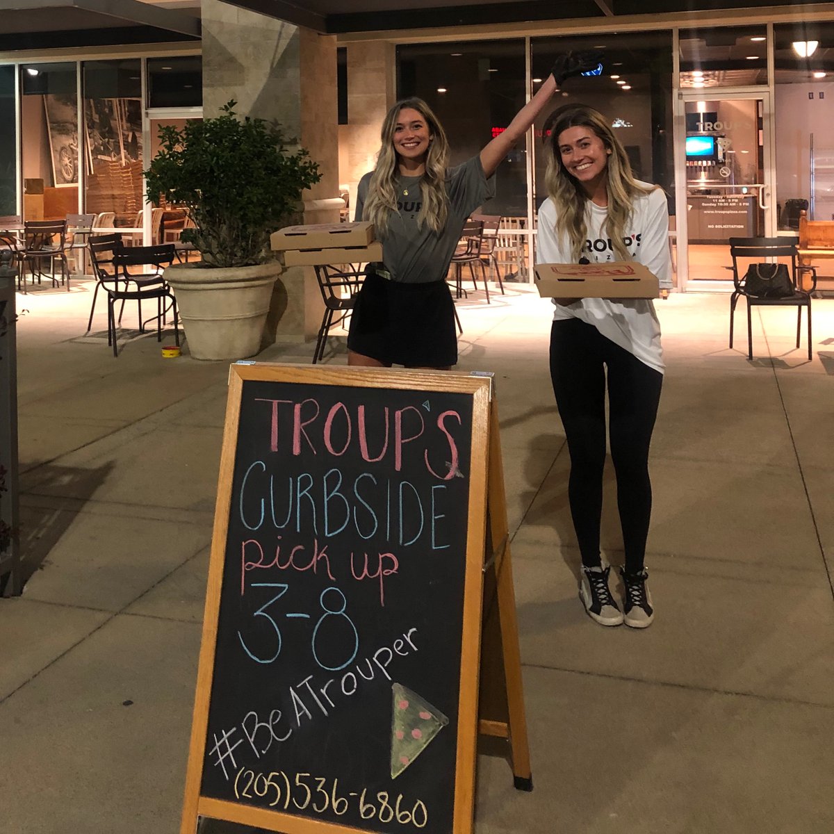 TroupsPizzaco's tweet photo. Another weekend of delicious Troup’s Pizza is in the books. Thank you to all the Troupers our there for showing the love! We’ll see you again next week! #BeATrouper #GetFullOnPizza #shopcahabaheights #foodiesofbham #birminghamalabama #pizzaisgood #bestpizza https://t.co/2q9tWHYF6G