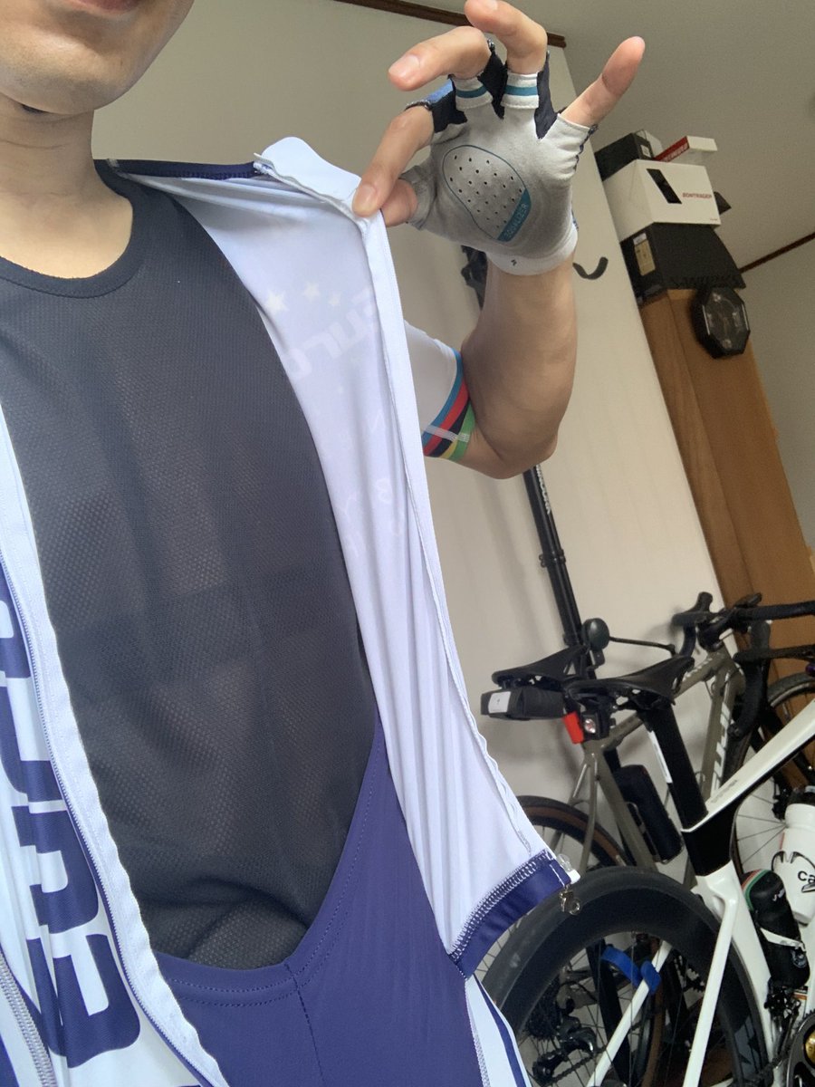 ど らく على تويتر なるほど 完全なワンピースではないのですね でも大きいのするとき背中吊りそう D