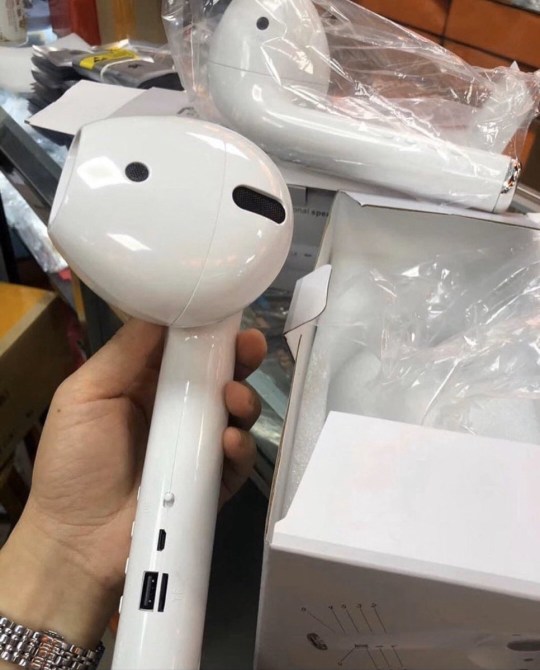 Woman ordered fake AirPods on Amazon and they were bigger than her head!!!

Read more: metro.co.uk/2020/05/01/wom…

#amazon