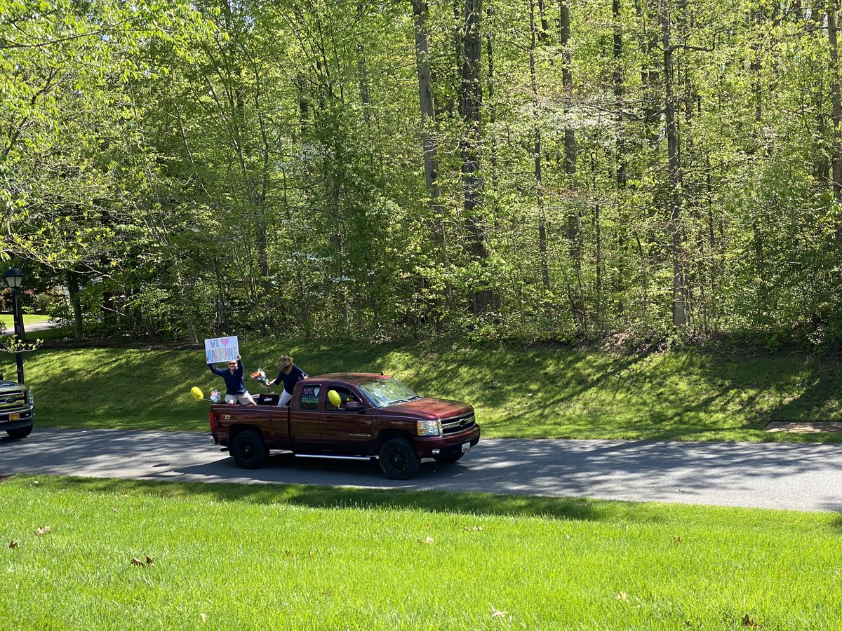 CHartman3508's tweet photo. Emotionally great day today, after a tough week of scans for Marianne our friends surprised us with an #FCancer parade they put together in 2 days with a Fire Engine, ambulance, T Rex and 40 cars! #SoBlessed #SilverLining #SocialDistancing https://t.co/qxVDKnPtr6