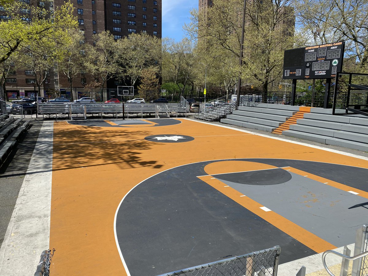 NYPD32Pct's tweet photo. Thank you #Harlem for practicing #SocialDistancing &amp; for doing your part to stop the spread of #COVID__19. Normally on a beautiful day like today the world famous #RuckerPark⬇️would’ve been filled with hundreds people, hopefully the #basketball tournaments will be back soon. https://t.co/di4CkRVDcH